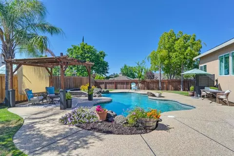 Exterior - 5802 Thoroughbred Ct, Rocklin, CA 95677 photo 17 of 18