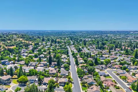 View/Area - 5802 Thoroughbred Ct, Rocklin, CA 95677 photo 10 of 12