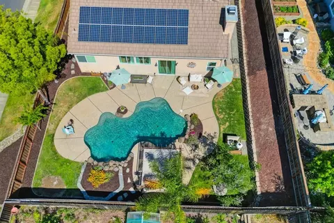 View/Area - 5802 Thoroughbred Ct, Rocklin, CA 95677 photo 2 of 12