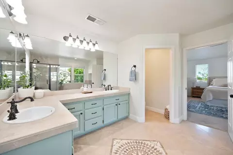 Bath - 5802 Thoroughbred Ct, Rocklin, CA 95677 photo 3 of 8