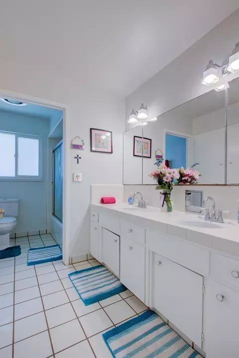 Bath - 730 N 3rd St, Patterson, CA 95363 photo 5 of 6