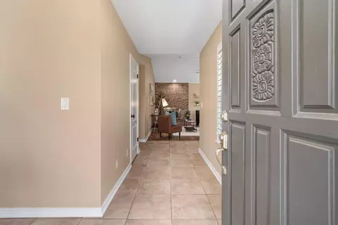 Entry Way - 946 Foxfire Dr, Manteca, CA 95337 photo 1 of 4