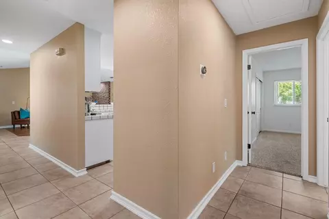 Entry Way - 946 Foxfire Dr, Manteca, CA 95337 photo 4 of 4