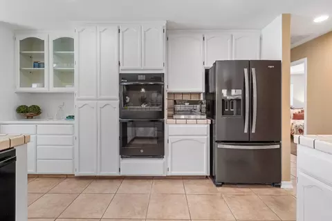 Kitchen - 946 Foxfire Dr, Manteca, CA 95337 photo 8 of 8