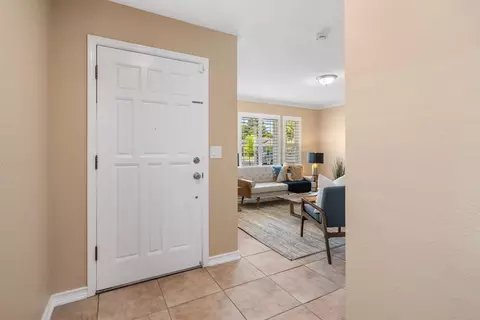 Entry Way - 946 Foxfire Dr, Manteca, CA 95337 photo 2 of 4