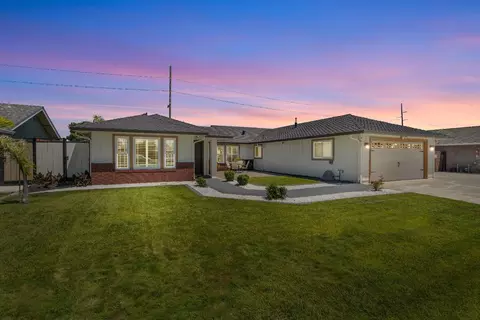 Exterior - 946 Foxfire Dr, Manteca, CA 95337 photo 7 of 8