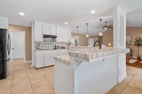 Kitchen - 946 Foxfire Dr, Manteca, CA 95337 photo 2 of 8