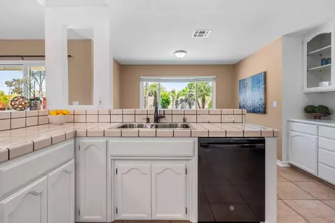 Kitchen - 946 Foxfire Dr, Manteca, CA 95337 photo 6 of 8