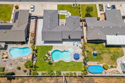 View/Area - 946 Foxfire Dr, Manteca, CA 95337 photo 2 of 4