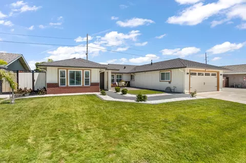 Exterior - 946 Foxfire Dr, Manteca, CA 95337 photo 1 of 8