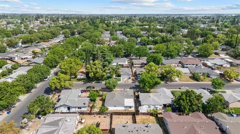 View/Area - 1829 Glouster Way, Modesto, CA 95350 photo 2 of 7