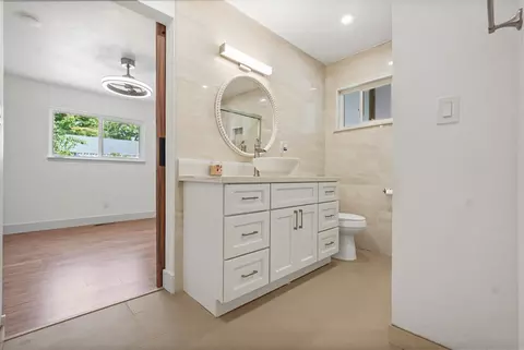 Bath - 1829 Glouster Way, Modesto, CA 95350 photo 4 of 4