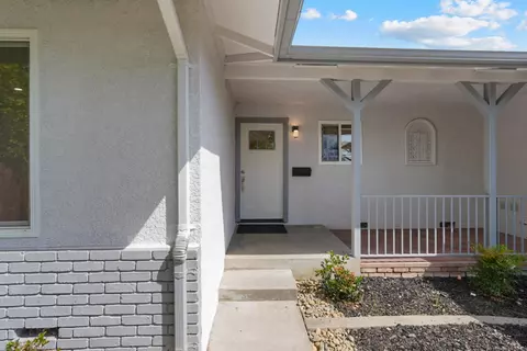 Exterior - 1829 Glouster Way, Modesto, CA 95350 photo 3 of 6