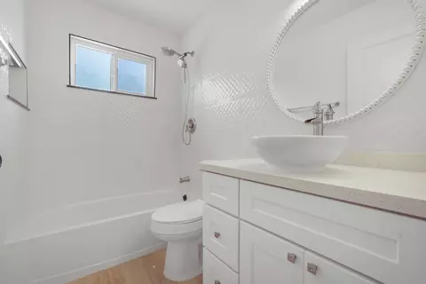 Bath - 1829 Glouster Way, Modesto, CA 95350 photo 1 of 4