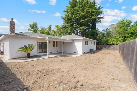 Exterior - 1829 Glouster Way, Modesto, CA 95350 photo 4 of 6
