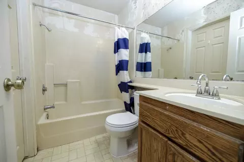 Bath - 2509 Walnut Park Dr, Modesto, CA 95355 photo 2 of 2