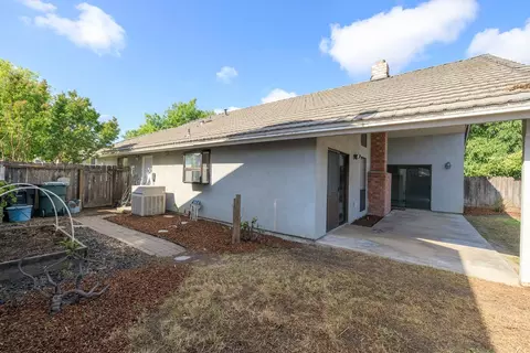 Exterior - 2509 Walnut Park Dr, Modesto, CA 95355 photo 5 of 9
