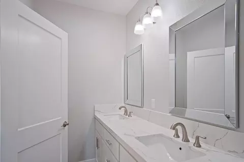 Bath - 2023 Boothe Rd, Ceres, CA 95307 photo 1 of 3