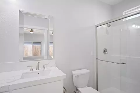 Bath - 2023 Boothe Rd, Ceres, CA 95307 photo 2 of 3