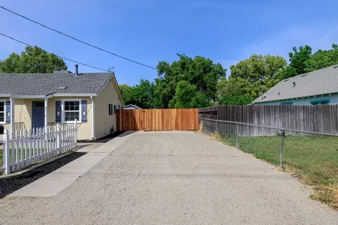 Exterior - 4017 Mill St, Denair, CA 95316 photo 5 of 14