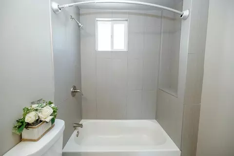 Bath - 4017 Mill St, Denair, CA 95316 photo 2 of 3