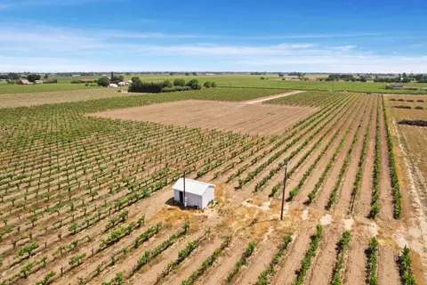 16701 Devries, Lodi, CA 95242 photo 8