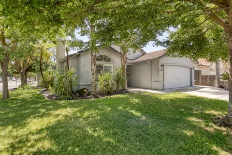 2800 Bernstein Dr, Modesto, CA 95358 photo 2