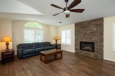 2800 Bernstein Dr, Modesto, CA 95358 photo 4