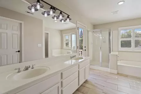 Bath - 873 Ruess Rd, Ripon, CA 95366 photo 2 of 3