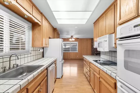 2501 Continental Dr, Modesto, CA 95355 photo 9