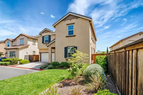 925 Willow Bridge Dr, Folsom, CA 95630 photo 2