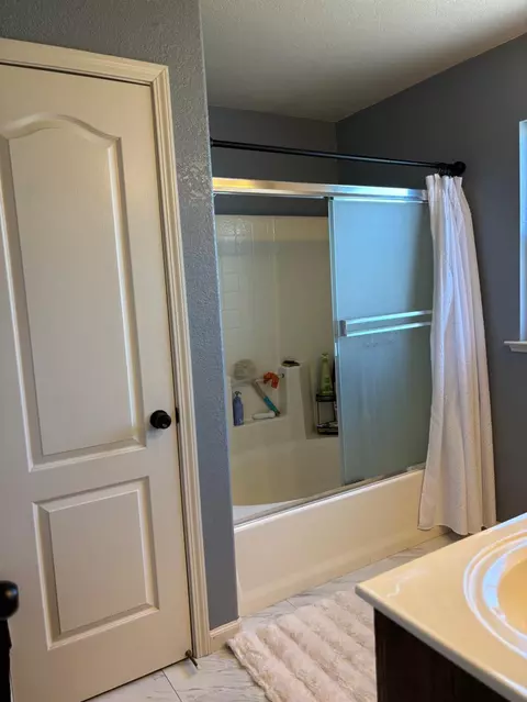 Bath - 1617 Heath Way, Ceres, CA 95307 photo 5 of 7