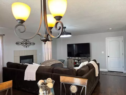 Living - 1617 Heath Way, Ceres, CA 95307 photo 1 of 1