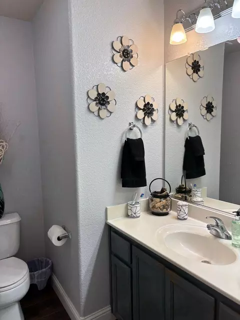 Bath - 1617 Heath Way, Ceres, CA 95307 photo 1 of 7