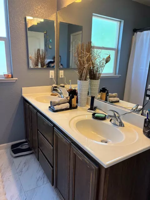 Bath - 1617 Heath Way, Ceres, CA 95307 photo 3 of 7