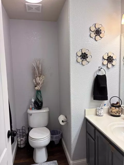 Bath - 1617 Heath Way, Ceres, CA 95307 photo 2 of 7