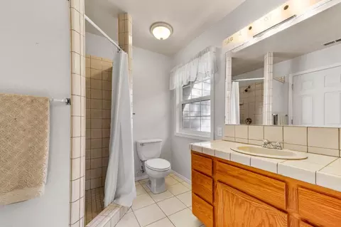 Bath - 12501 Wolf Rd, Grass Valley, CA 95949 photo 2 of 2