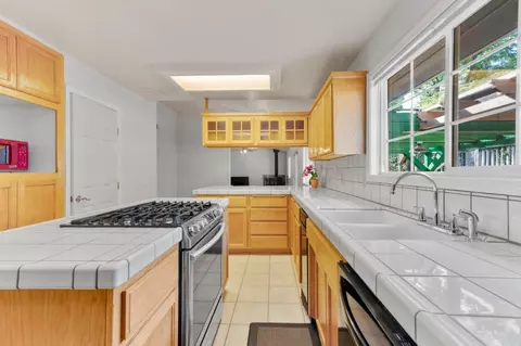 Kitchen - 12501 Wolf Rd, Grass Valley, CA 95949 photo 3 of 5