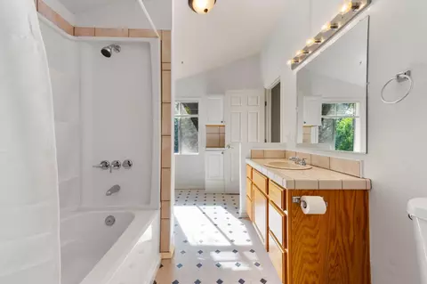 Bath - 12501 Wolf Rd, Grass Valley, CA 95949 photo 1 of 2