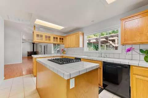 Kitchen - 12501 Wolf Rd, Grass Valley, CA 95949 photo 2 of 5