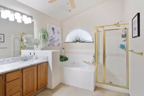 Bath - 1724 Stonum Rd, Modesto, CA 95351 photo 2 of 3