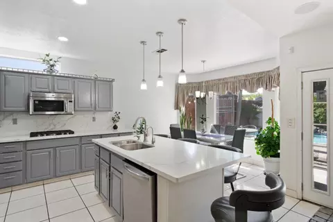 Kitchen - 1724 Stonum Rd, Modesto, CA 95351 photo 2 of 5