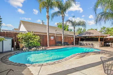 Exterior - 1724 Stonum Rd, Modesto, CA 95351 photo 4 of 5