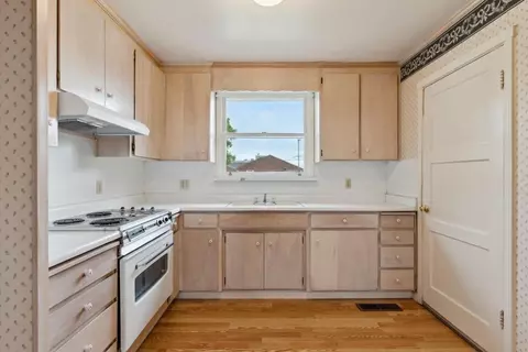 Kitchen - 290 W 23rd St, Tracy, CA 95376 photo 1 of 2