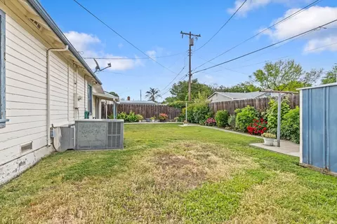 Exterior - 290 W 23rd St, Tracy, CA 95376 photo 4 of 4