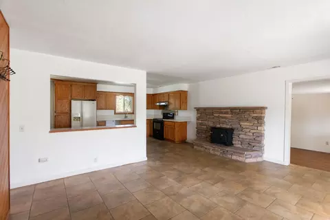 Living - 4324 East Ave, Corning, CA 96021 photo 2 of 5
