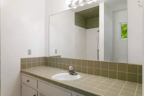 Bath - 4324 East Ave, Corning, CA 96021 photo 2 of 2