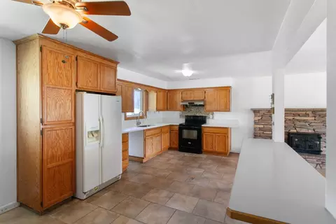 Kitchen - 4324 East Ave, Corning, CA 96021 photo 1 of 1