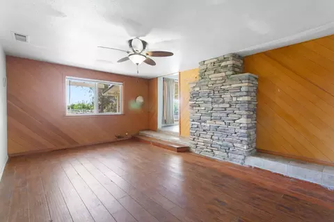 Living - 4324 East Ave, Corning, CA 96021 photo 4 of 5