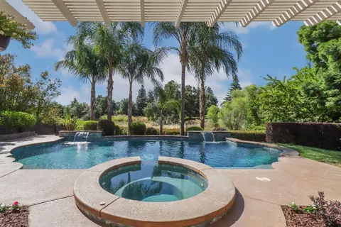 43 Hawk Crest Ct, Roseville, CA 95678